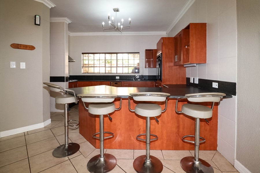 To Let 3 Bedroom Property for Rent in Flamwood North West